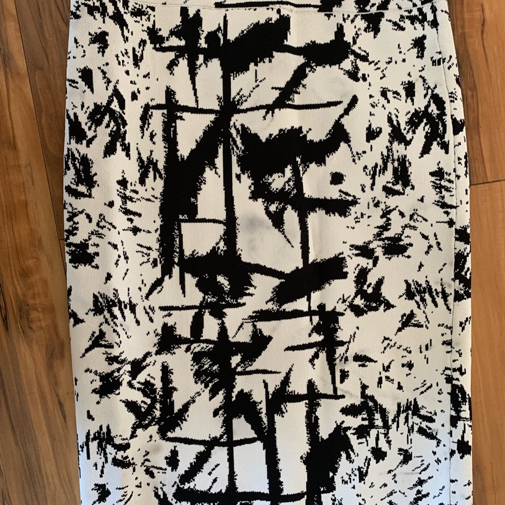 BCBG MAX AZRIA BLACK & WHITE PRINTED LEGER BODYCON BANDAGE SKIRT SET